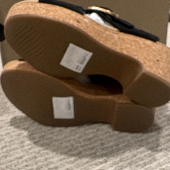 Clarks Women's Sandals in Black and Tan - Picture 7 of 10